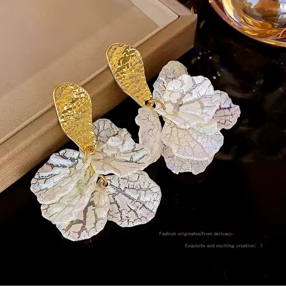 Gold White Floral Earrings - Picture 5 of 5